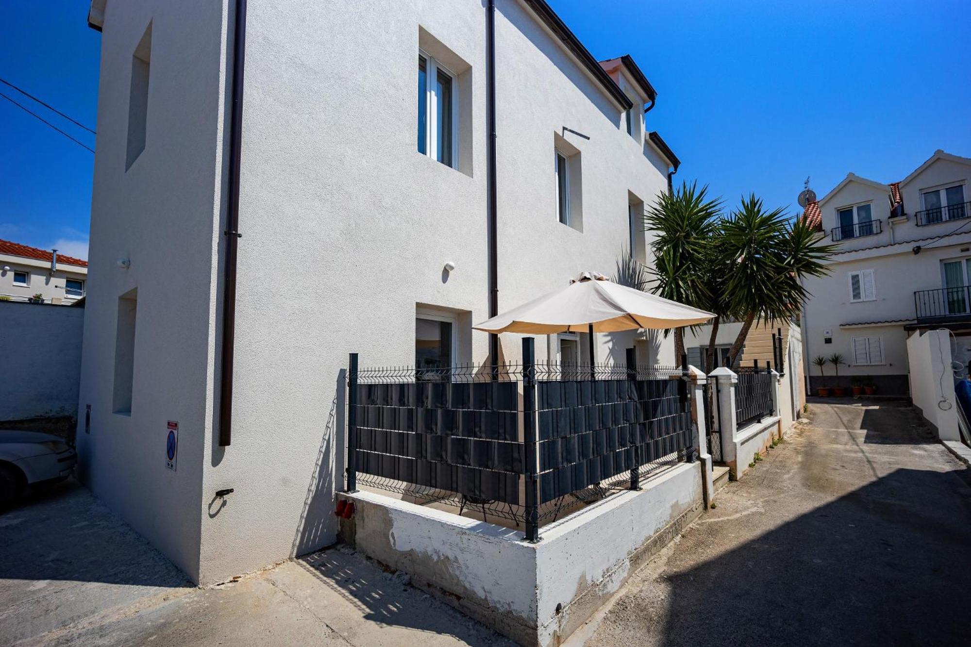 Studio Apartments Yucca, 2-Min To The Beach And 5 To Trogir Exterior foto