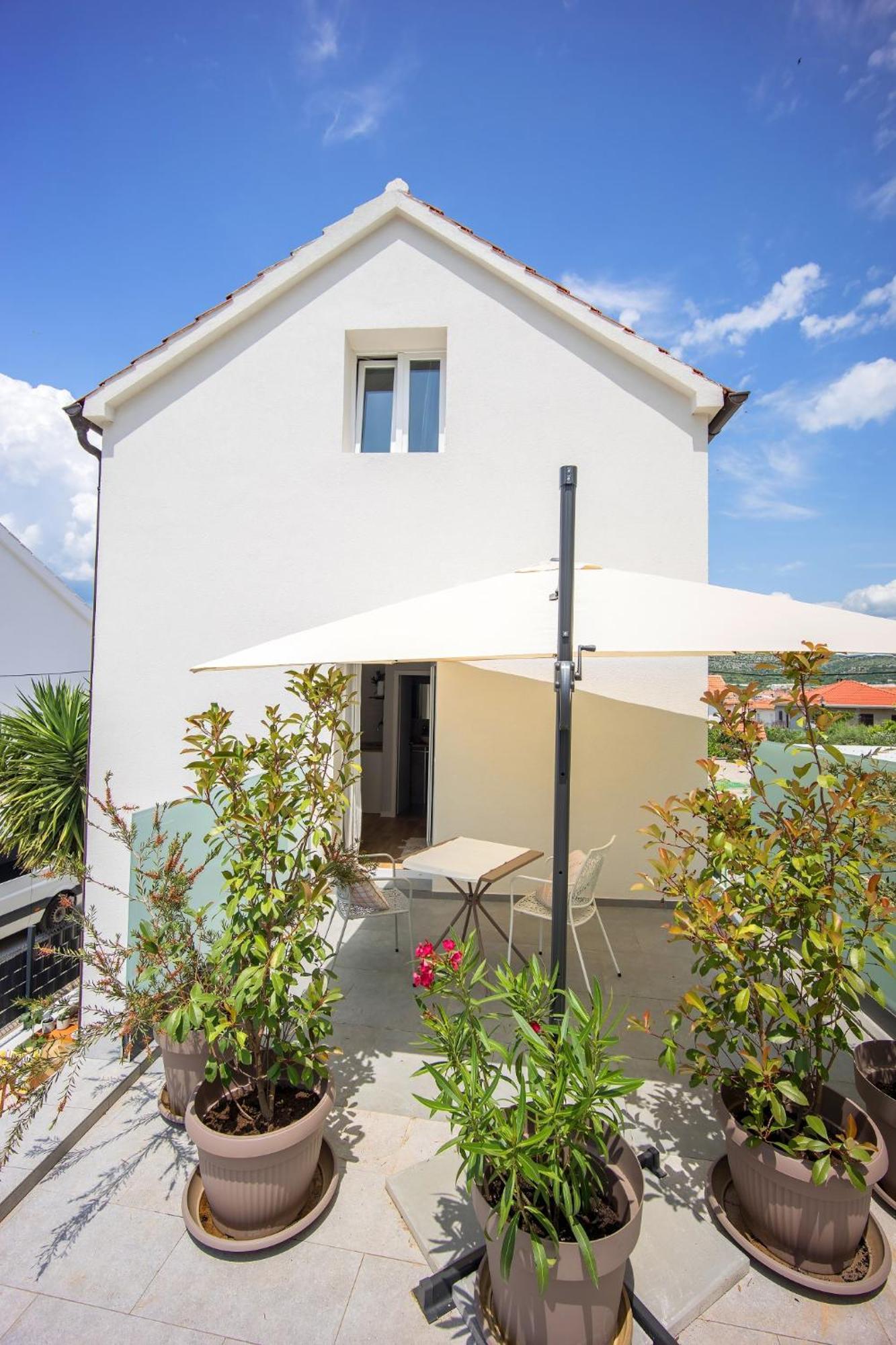 Studio Apartments Yucca, 2-Min To The Beach And 5 To Trogir Exterior foto
