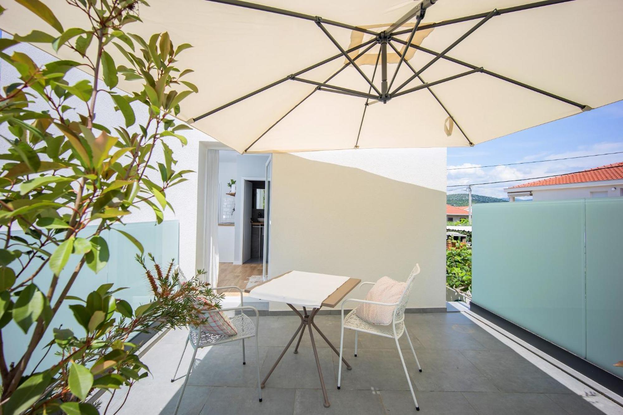 Studio Apartments Yucca, 2-Min To The Beach And 5 To Trogir Exterior foto