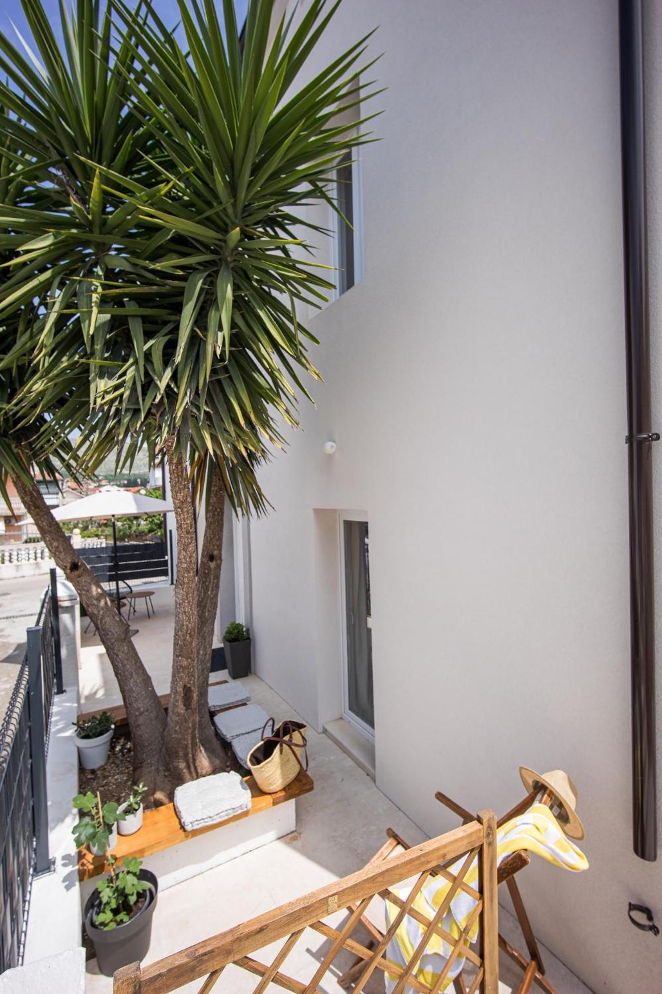 Studio Apartments Yucca, 2-Min To The Beach And 5 To Trogir Exterior foto