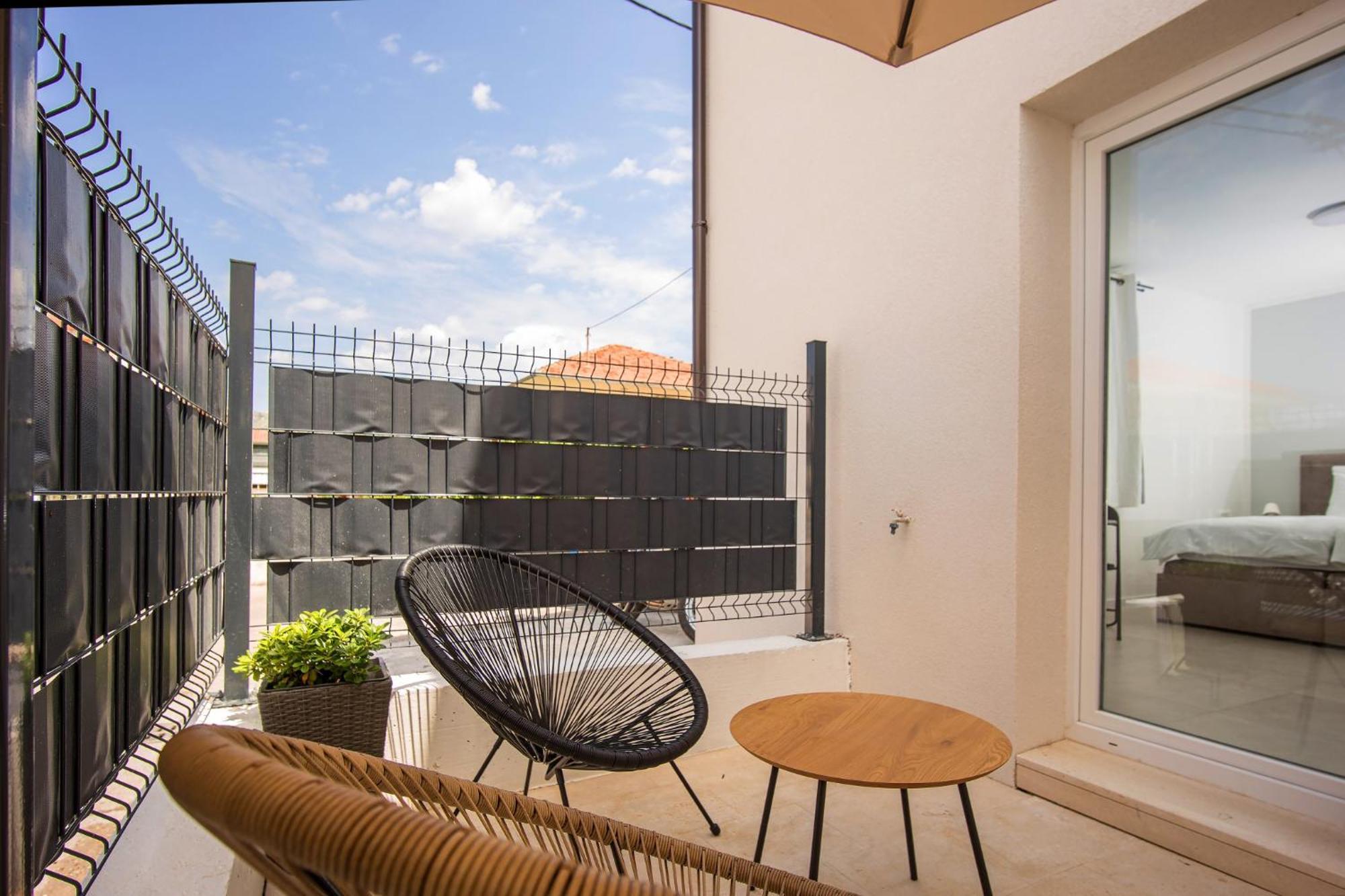 Studio Apartments Yucca, 2-Min To The Beach And 5 To Trogir Exterior foto