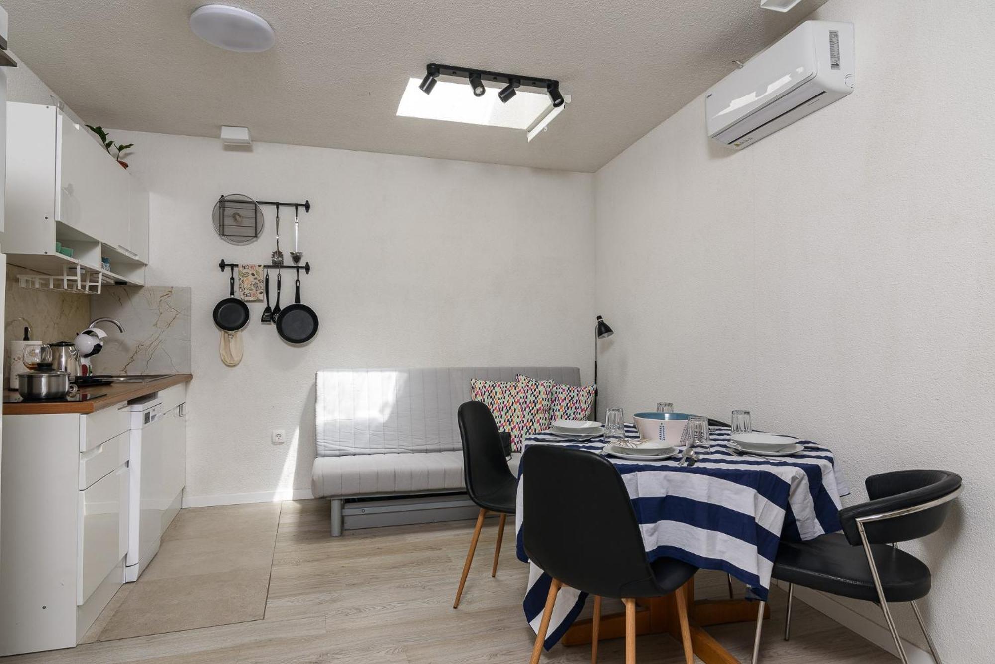 Studio Apartments Yucca, 2-Min To The Beach And 5 To Trogir Exterior foto