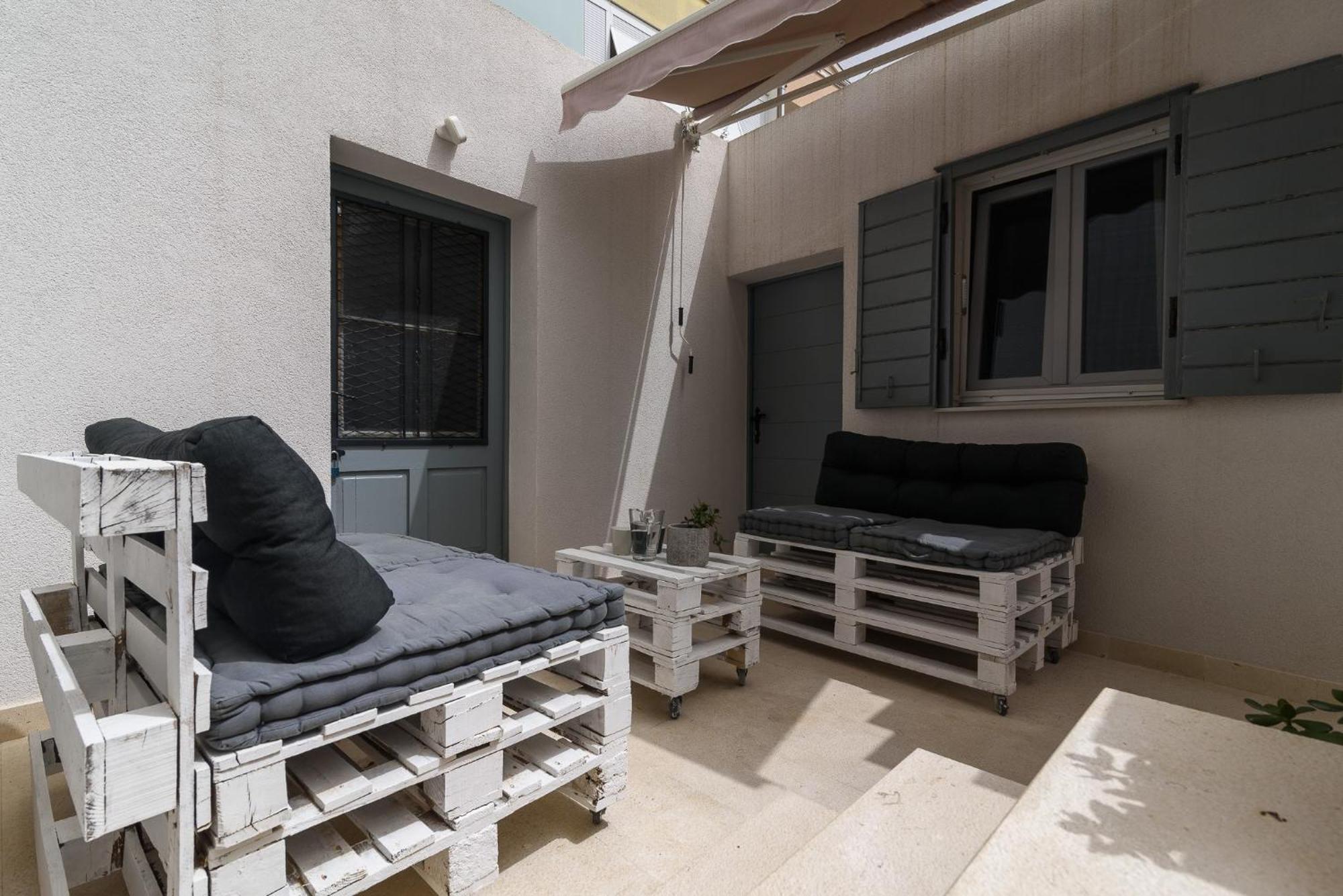 Studio Apartments Yucca, 2-Min To The Beach And 5 To Trogir Exterior foto