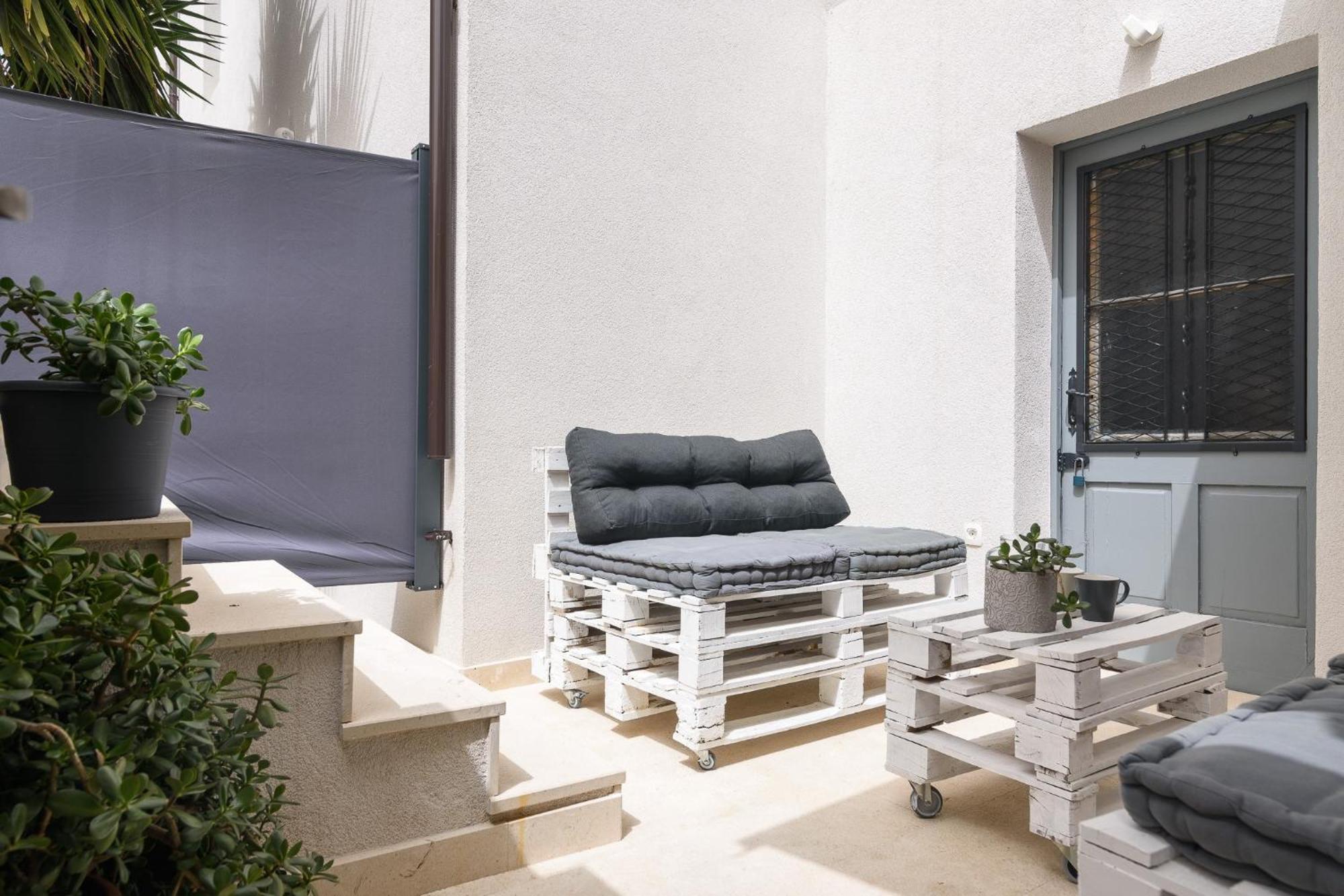 Studio Apartments Yucca, 2-Min To The Beach And 5 To Trogir Exterior foto